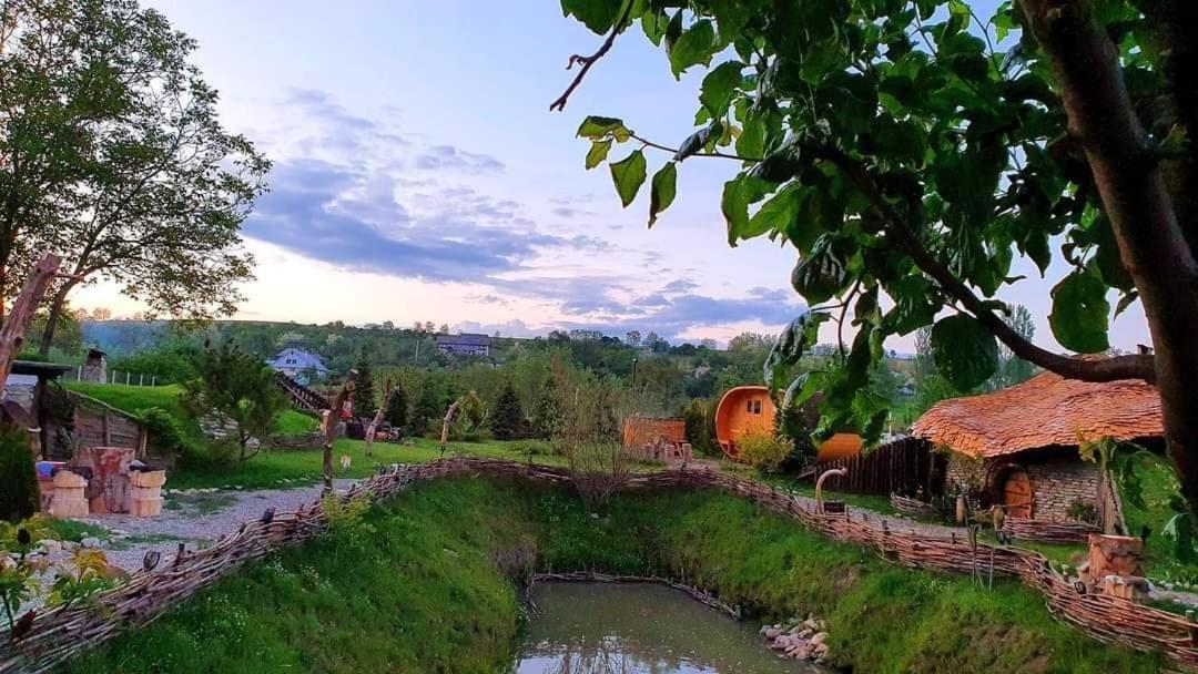 Hotel Valea Celor Doisprezece Piriu Dobreni Esterno foto