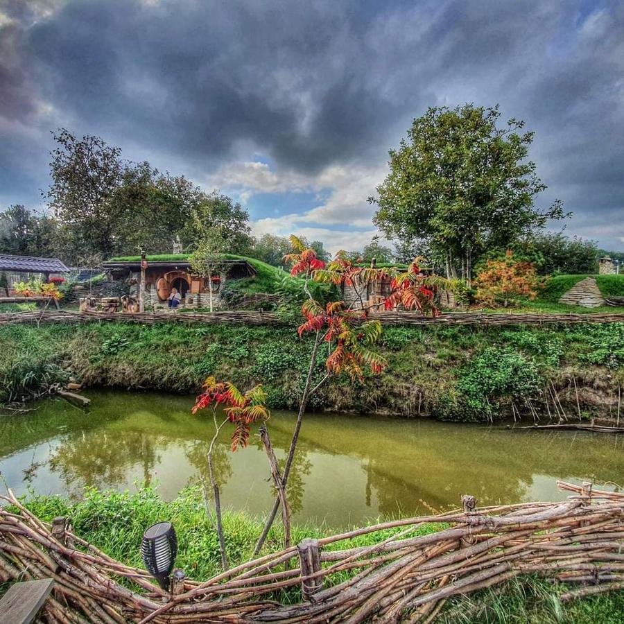 Hotel Valea Celor Doisprezece Piriu Dobreni Esterno foto