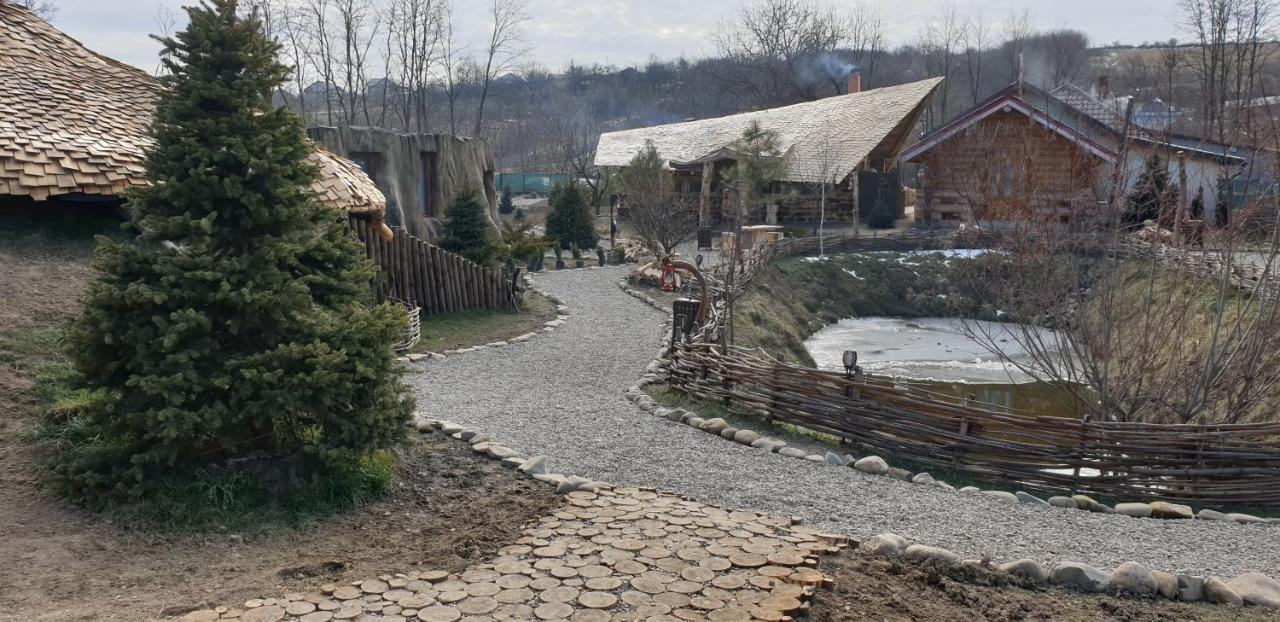 Hotel Valea Celor Doisprezece Piriu Dobreni Esterno foto