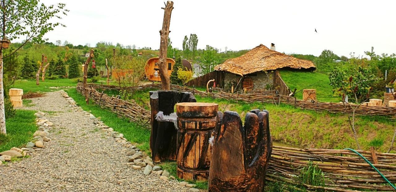 Hotel Valea Celor Doisprezece Piriu Dobreni Esterno foto